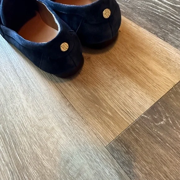 Like New! Tommy Hilfiger suede loafer - Picture 7 of 11